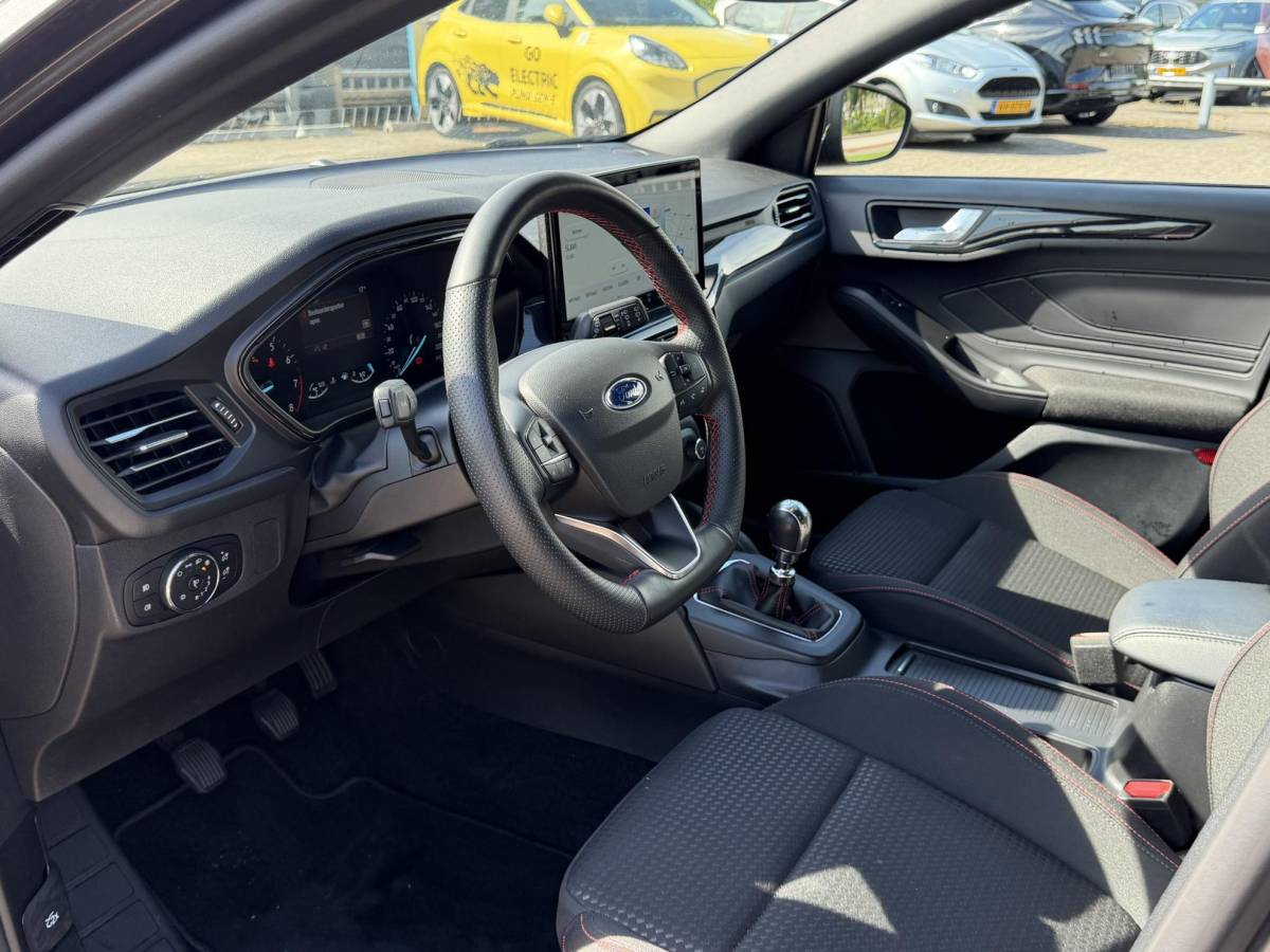 Ford Focus Ford Focus Wagon 1.0 EcoBoost Hybrid ST Line 125 pk | Winter Pack | Driver Assistance Pack | Adaptive cruise control