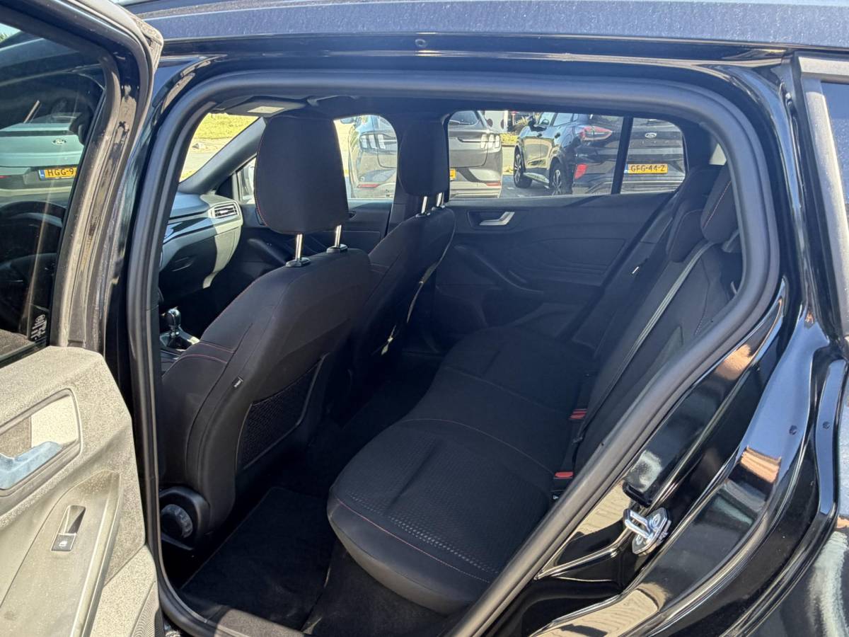Ford Focus Ford Focus Wagon 1.0 EcoBoost Hybrid ST Line 125pk | Driver Assistance Pack | Winterpack