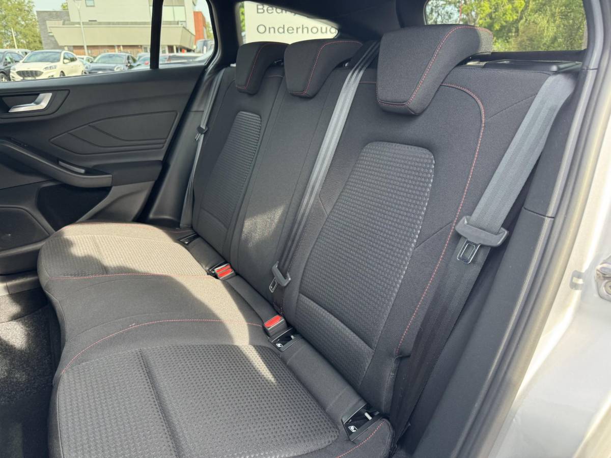 Ford Focus Ford Focus Wagon 1.0 EcoBoost Hybrid ST Line | Adaptive cruise control | Winter Pack | Driver Assistance Pack