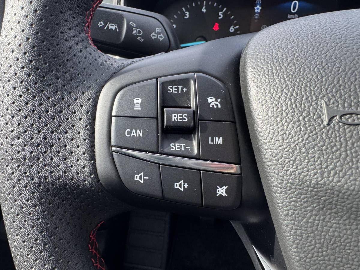 Ford Focus Ford Focus Wagon 1.0 EcoBoost Hybrid ST Line | Adaptive cruise control | Winter Pack | Driver Assistance Pack
