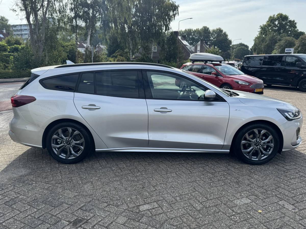 Ford Focus Ford Focus Wagon 1.0 EcoBoost Hybrid ST Line | Adaptive cruise control | Winter Pack | Driver Assistance Pack