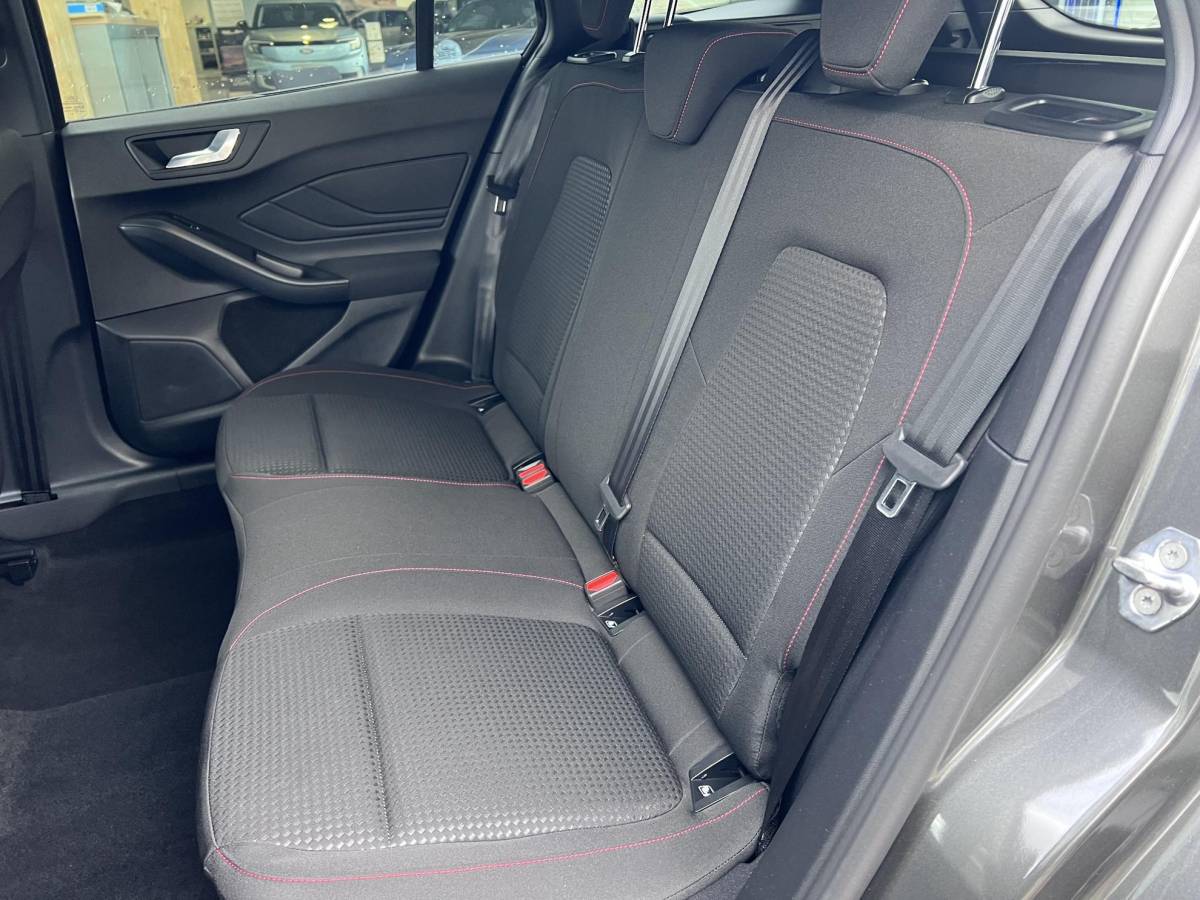 Ford Focus Ford Focus Wagon 1.0 EcoBoost Hybrid ST Line | Winter Pack | Adaptive cruise control | Driver Assitance Pack