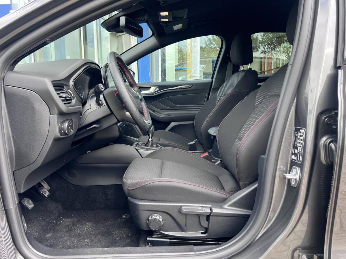 Ford Focus Ford Focus Wagon 1.0 EcoBoost Hybrid ST Line | Winter Pack | Adaptive cruise control | Driver Assitance Pack