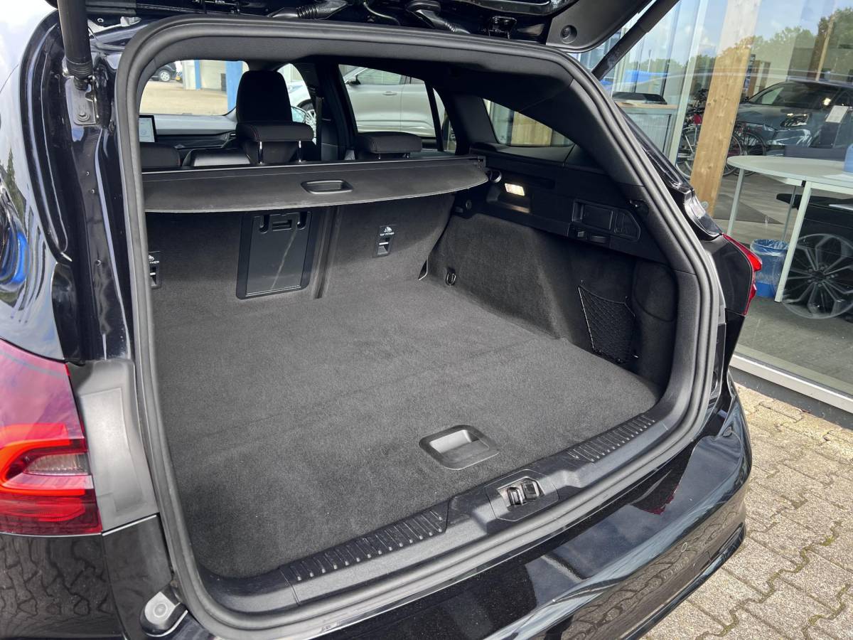Ford Focus Ford Focus Wagon 1.0 EcoBoost Hybrid ST Line X 155pk Automaat | Trekhaak | 18 inch | Bang&Olufsen | Adaptive cruise control | Elektrisch achterklep
