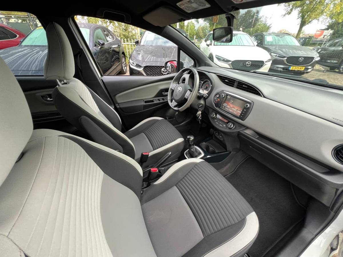Toyota Yaris Toyota Yaris 1.0 VVT-i Trend | CRUISE CONTROL | ACHTERUITRIJCAMERA | BI-TONE | CLIMATE CONTROL | ALL SEASON BANCEN | 16 INCH LMV |