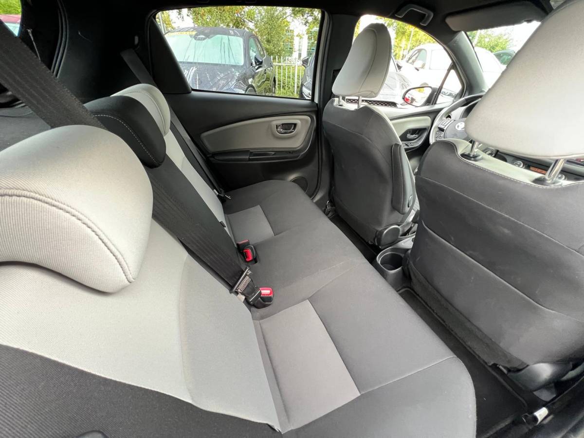 Toyota Yaris Toyota Yaris 1.0 VVT-i Trend | CRUISE CONTROL | ACHTERUITRIJCAMERA | BI-TONE | CLIMATE CONTROL | ALL SEASON BANCEN | 16 INCH LMV |