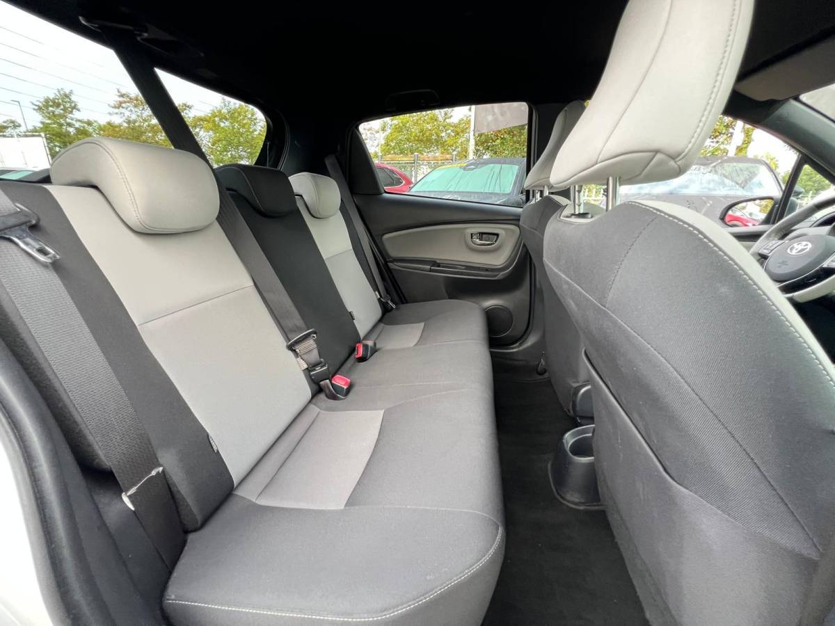 Toyota Yaris Toyota Yaris 1.0 VVT-i Trend | CRUISE CONTROL | ACHTERUITRIJCAMERA | BI-TONE | CLIMATE CONTROL | ALL SEASON BANCEN | 16 INCH LMV |