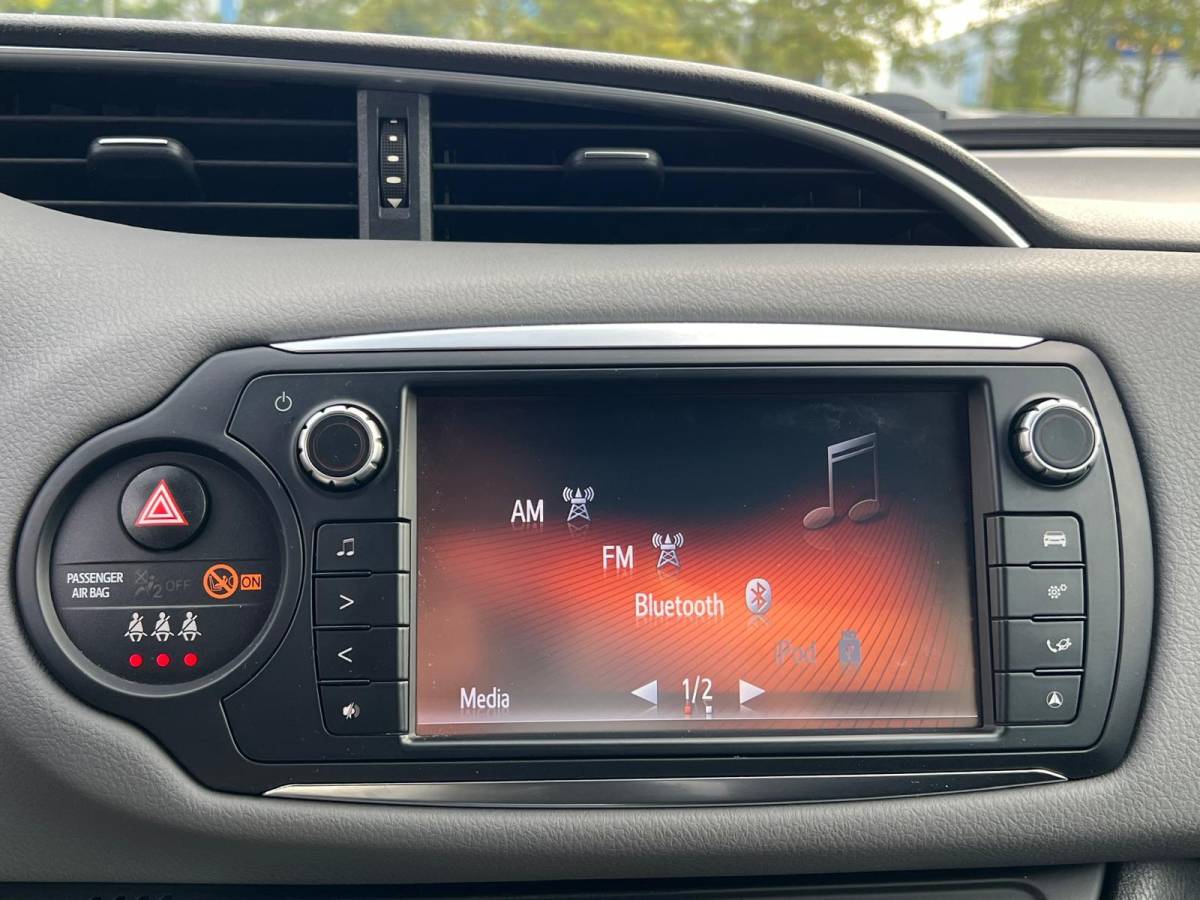 Toyota Yaris Toyota Yaris 1.0 VVT-i Trend | CRUISE CONTROL | ACHTERUITRIJCAMERA | BI-TONE | CLIMATE CONTROL | ALL SEASON BANCEN | 16 INCH LMV |