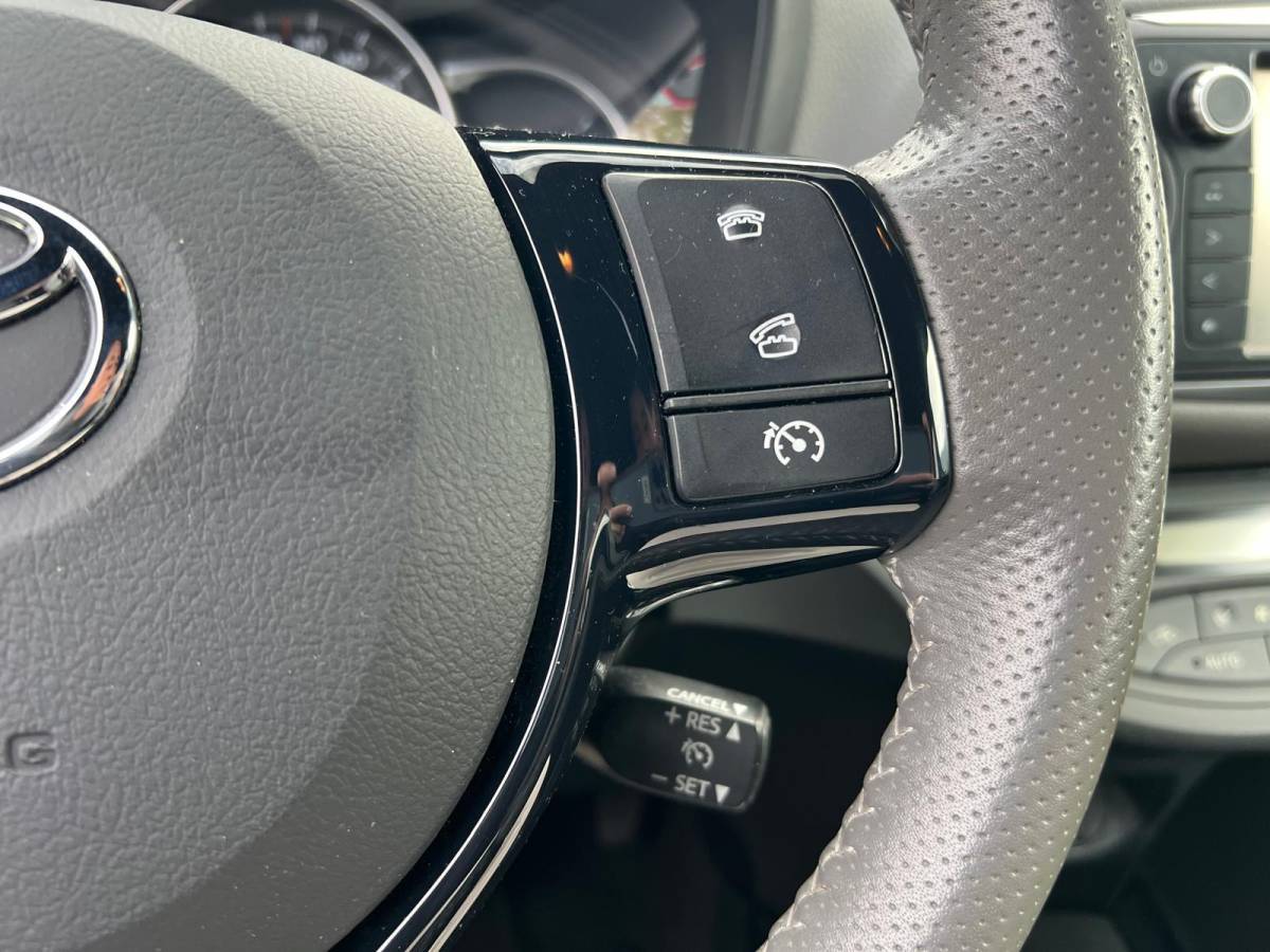 Toyota Yaris Toyota Yaris 1.0 VVT-i Trend | CRUISE CONTROL | ACHTERUITRIJCAMERA | BI-TONE | CLIMATE CONTROL | ALL SEASON BANCEN | 16 INCH LMV |
