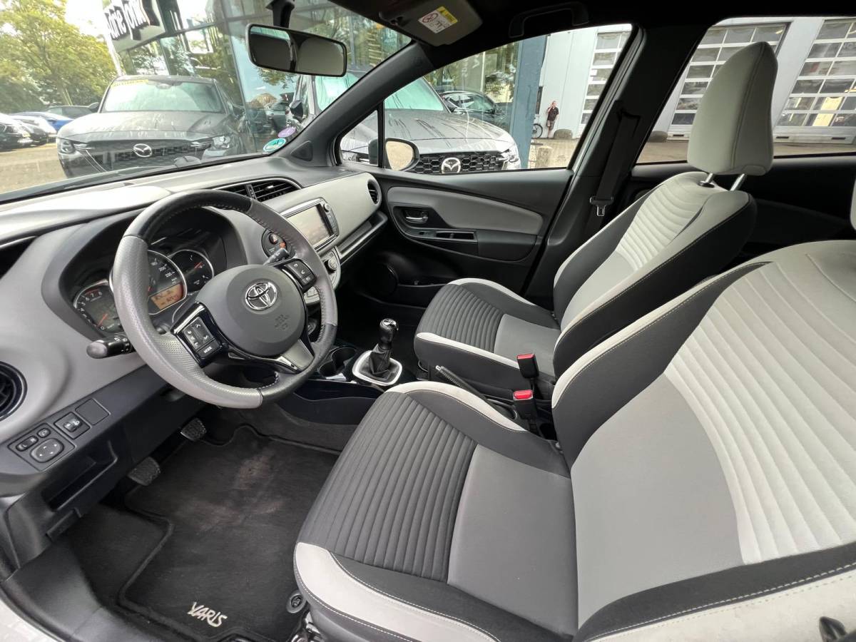 Toyota Yaris Toyota Yaris 1.0 VVT-i Trend | CRUISE CONTROL | ACHTERUITRIJCAMERA | BI-TONE | CLIMATE CONTROL | ALL SEASON BANCEN | 16 INCH LMV |