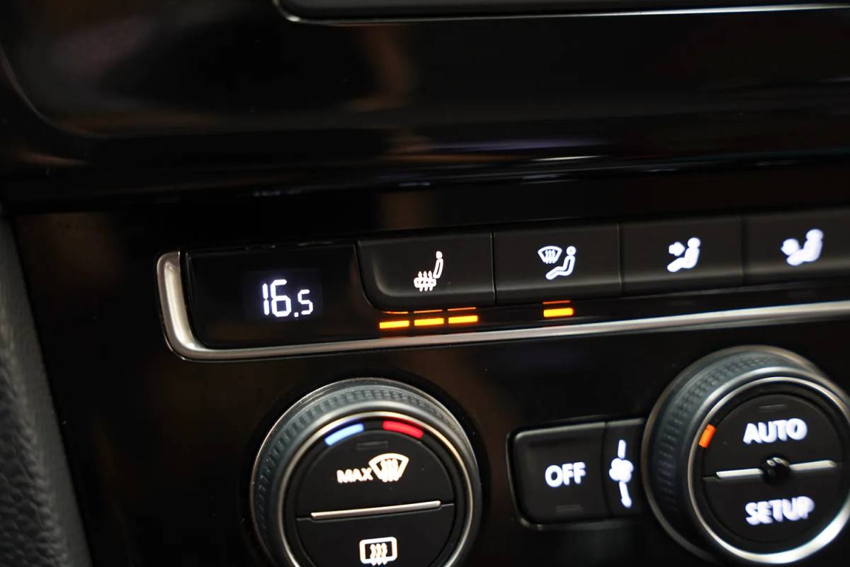 Volkswagen Golf Volkswagen Golf 1.4 TSI ACT Highline 5-drs Aut. [ Xenon Leder Navi Clima ]