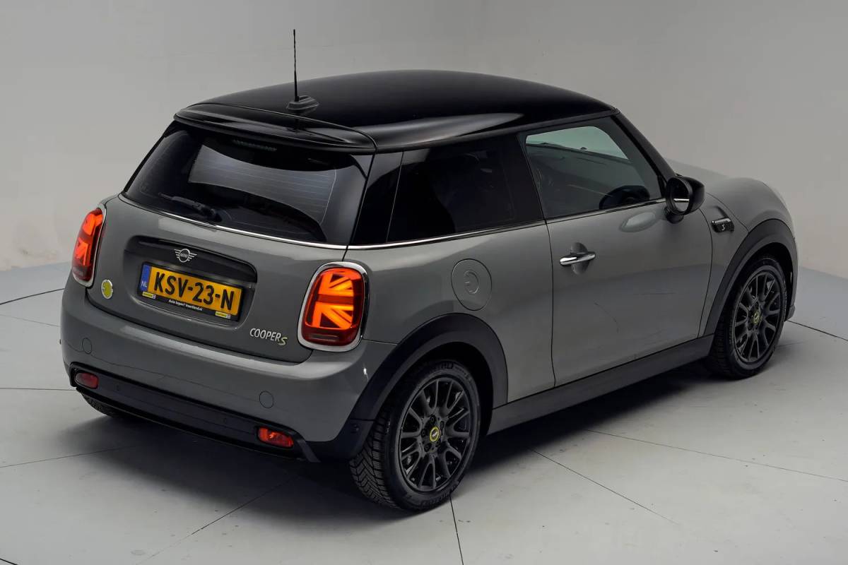 MINI Electric Mini Mini Electric Classic 33 kWh [ Navi Apple/Android Clima Stoelverwarming PDC ]