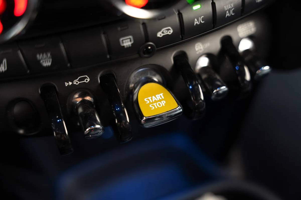MINI Electric Mini Mini Electric Classic 33 kWh [ Navi Apple/Android Clima Stoelverwarming PDC ]