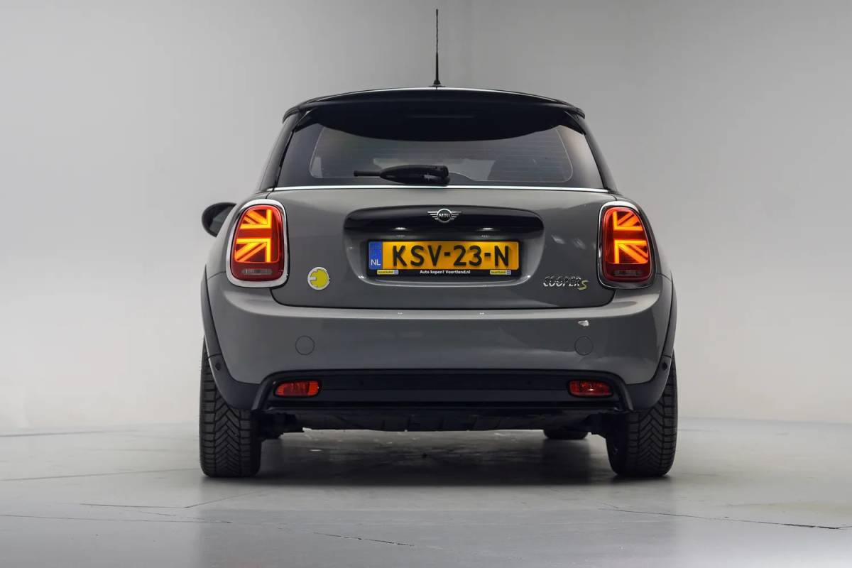 MINI Electric Mini Mini Electric Classic 33 kWh [ Navi Apple/Android Clima Stoelverwarming PDC ]