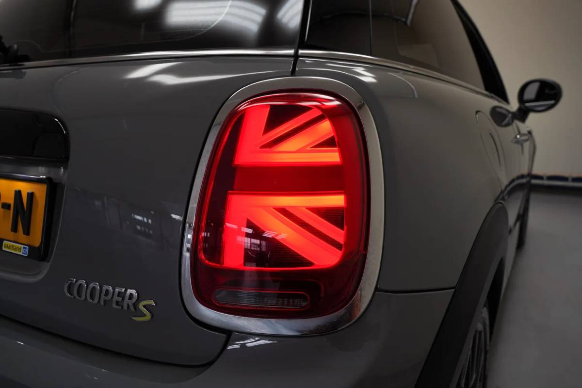 MINI Electric Mini Mini Electric Classic 33 kWh [ Navi Apple/Android Clima Stoelverwarming PDC ]