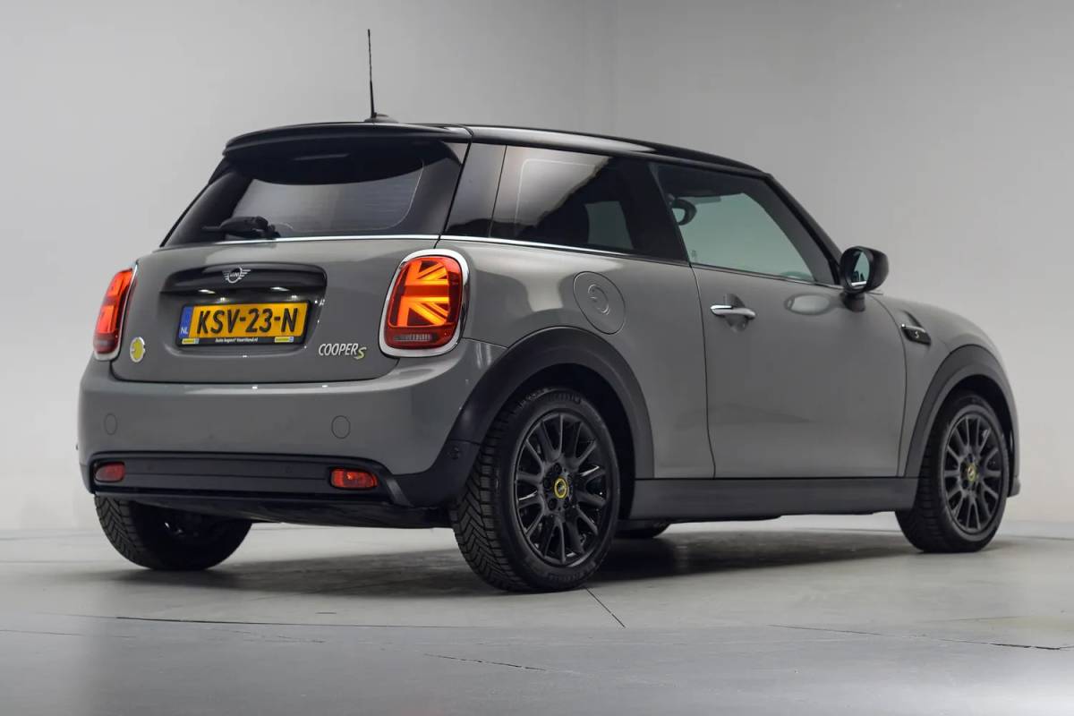 MINI Electric Mini Mini Electric Classic 33 kWh [ Navi Apple/Android Clima Stoelverwarming PDC ]