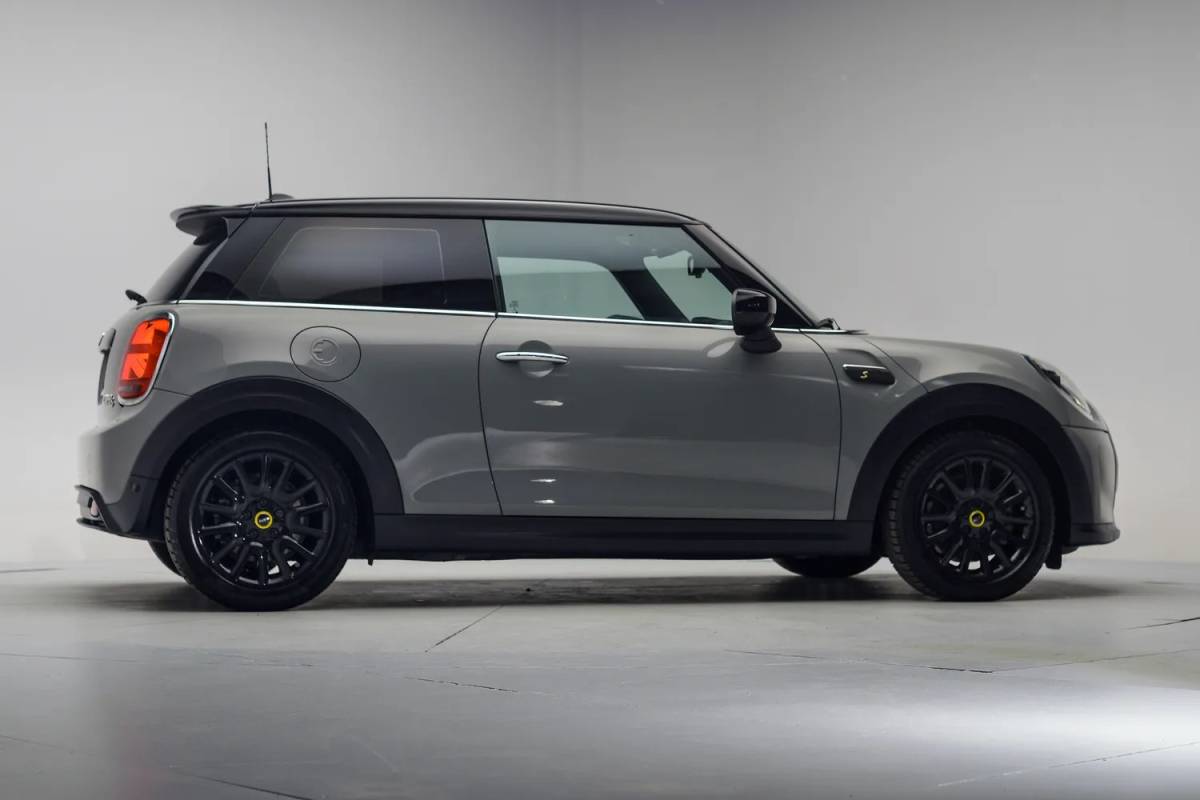 MINI Electric Mini Mini Electric Classic 33 kWh [ Navi Apple/Android Clima Stoelverwarming PDC ]