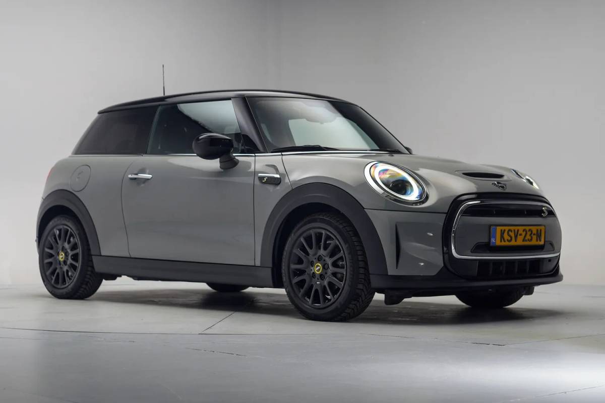 MINI Electric Mini Mini Electric Classic 33 kWh [ Navi Apple/Android Clima Stoelverwarming PDC ]