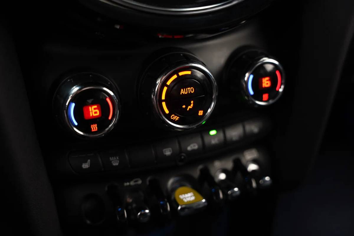 MINI Electric Mini Mini Electric Classic 33 kWh [ Navi Apple/Android Clima Stoelverwarming PDC ]