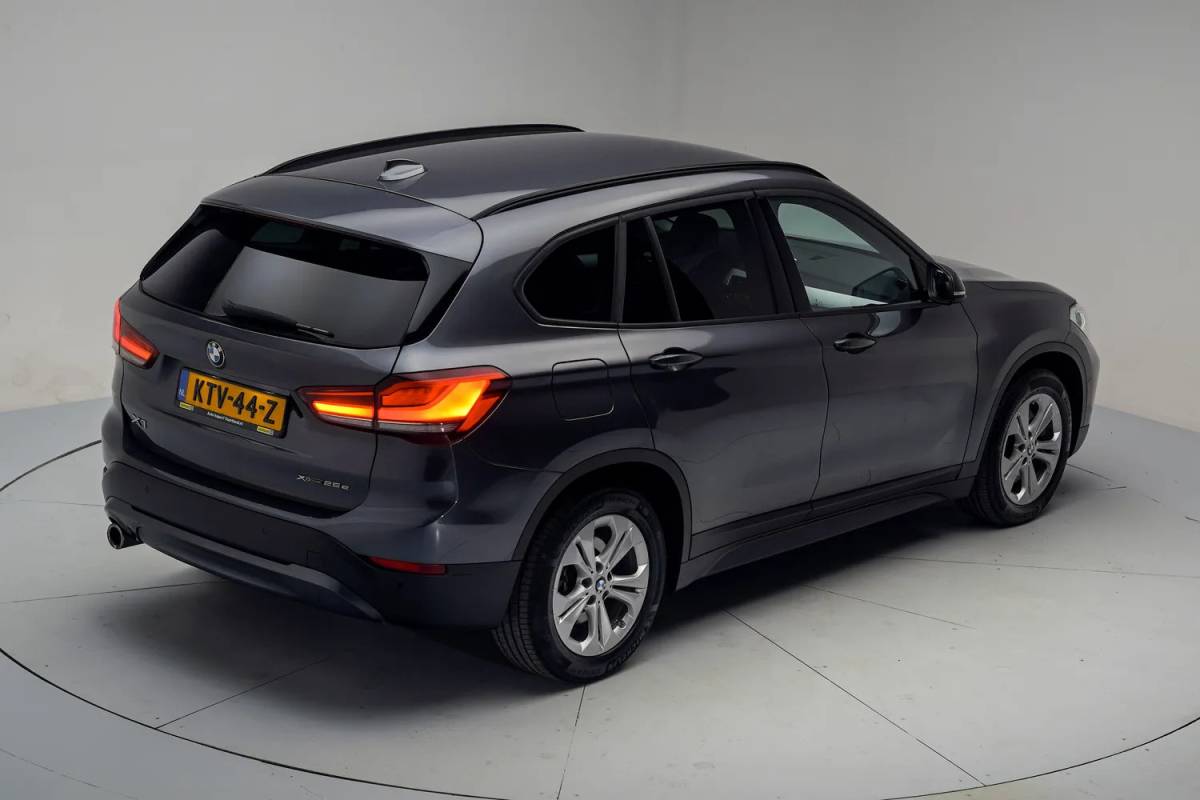BMW X1 BMW X1 xDrive25e Executive [ LED Leder Navi prof. Stoelverwarming ]