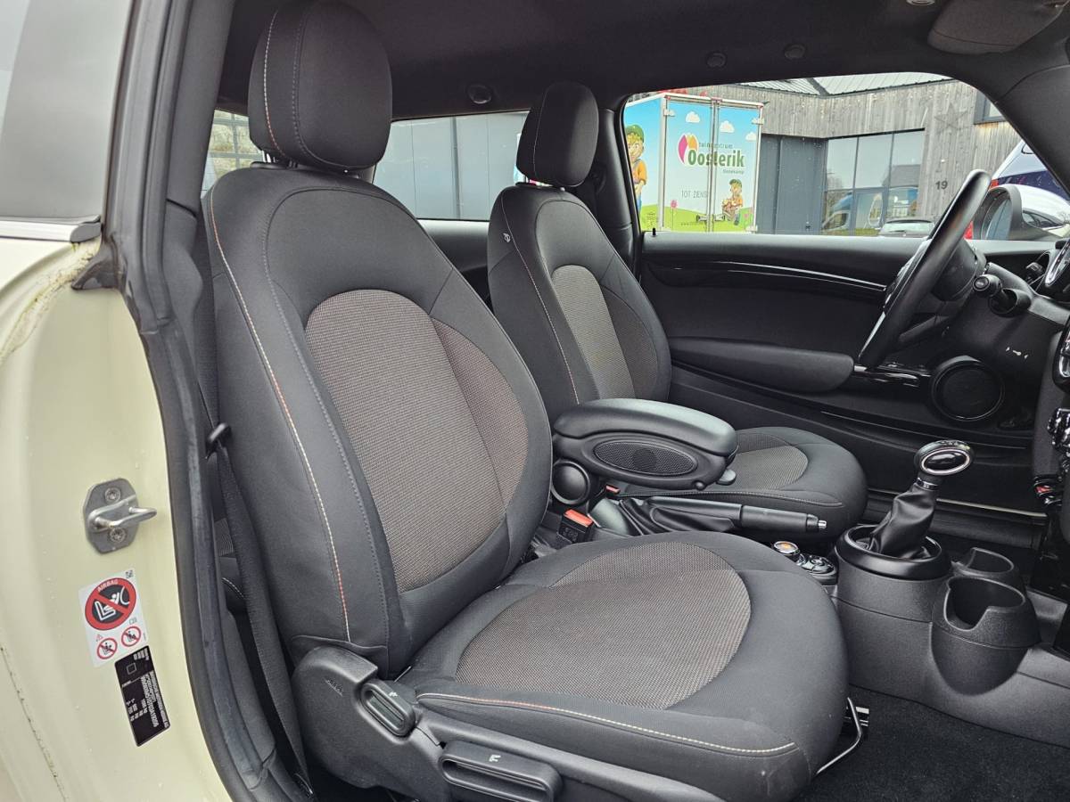 MINI Cooper MINI Mini 1.5  Cooper Business | Automaat | LED | Airco | Cruise | Navi | PDC | LMV |