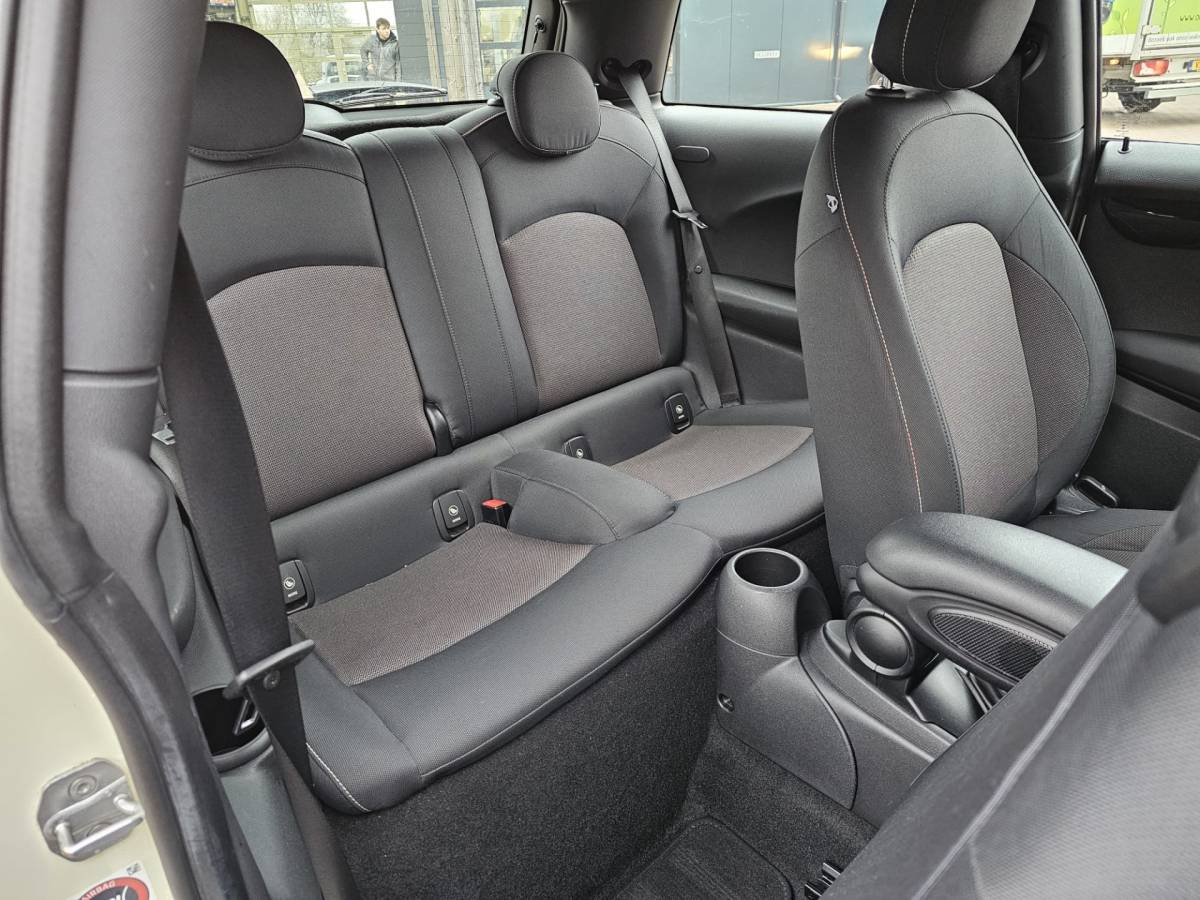 MINI Cooper MINI Mini 1.5  Cooper Business | Automaat | LED | Airco | Cruise | Navi | PDC | LMV |