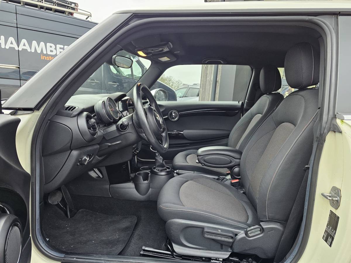 MINI Cooper MINI Mini 1.5  Cooper Business | Automaat | LED | Airco | Cruise | Navi | PDC | LMV |