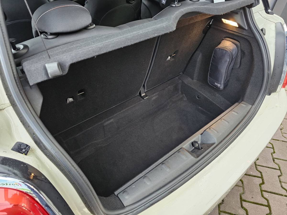 MINI Cooper MINI Mini 1.5  Cooper Business | Automaat | LED | Airco | Cruise | Navi | PDC | LMV |