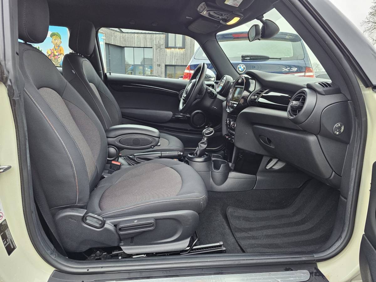 MINI Cooper MINI Mini 1.5  Cooper Business | Automaat | LED | Airco | Cruise | Navi | PDC | LMV |