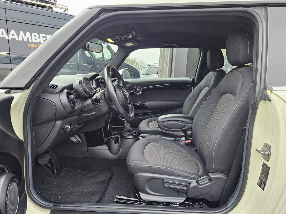 MINI Cooper MINI Mini 1.5  Cooper Business | Automaat | LED | Airco | Cruise | Navi | PDC | LMV |