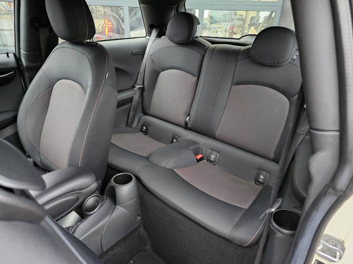 MINI Cooper MINI Mini 1.5  Cooper Business | Automaat | LED | Airco | Cruise | Navi | PDC | LMV |