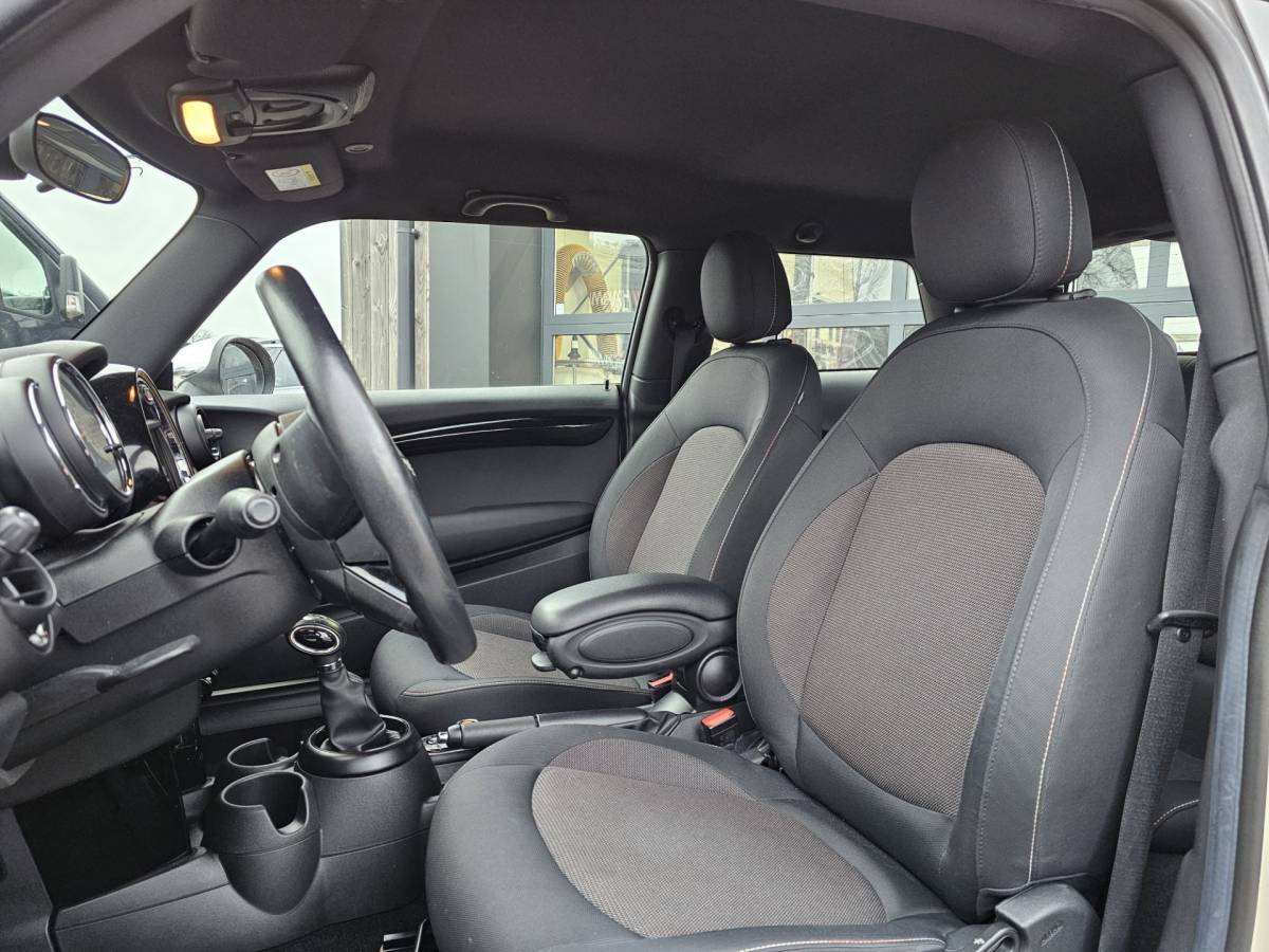 MINI Cooper MINI Mini 1.5  Cooper Business | Automaat | LED | Airco | Cruise | Navi | PDC | LMV |