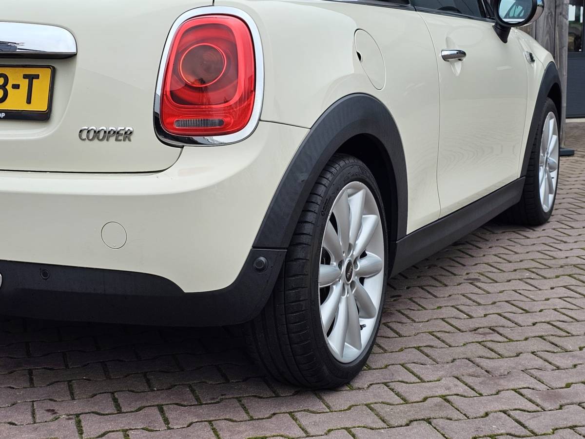 MINI Cooper MINI Mini 1.5  Cooper Business | Automaat | LED | Airco | Cruise | Navi | PDC | LMV |