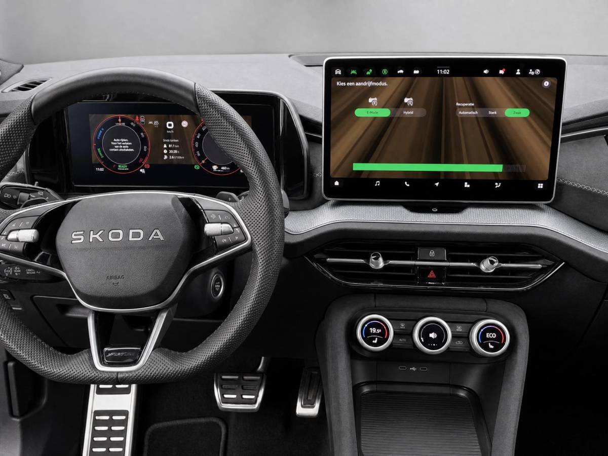 Škoda Kodiaq Škoda Kodiaq Sportline Business 1.5 TSI PHEV 150 kW / 204 PK Plug-Inn Hybride | Panorama dak | Trekhaak wegklapbaar | Comfort pakket | 19 Inch!