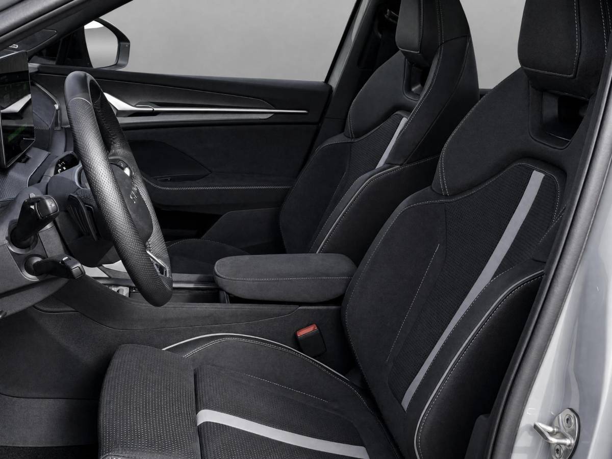 Škoda Kodiaq Škoda Kodiaq Sportline Business 1.5 TSI PHEV 150 kW / 204 PK Plug-Inn Hybride | Panorama dak | Trekhaak wegklapbaar | Comfort pakket | 19 Inch!
