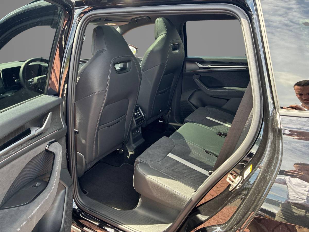 Škoda Kodiaq Skoda Kodiaq 1.5 TSI PHEV Sportline Business | Comfort Pakket | 20 inch velgen Rila, zwart | Parkeer Pakket | Trekhaak wegklapbaar | panoramisch schuif-/kanteldak |