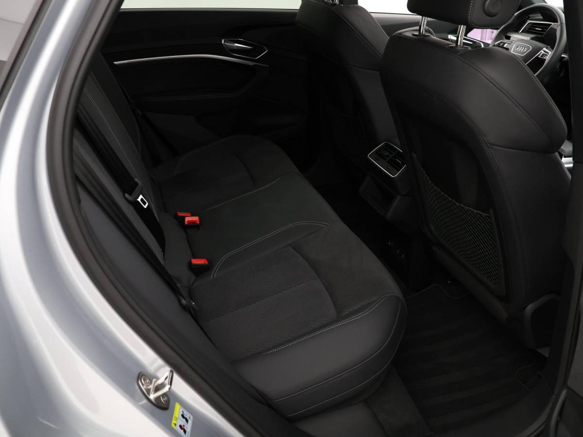 Audi e-tron Audi e-tron Sportback 50 Quattro 313pk S Edition 71 kWh · Panoramadak · 360 Camera · Luchtvering · Virtual Mirrors · Elek. Stoelen · Keyless ·