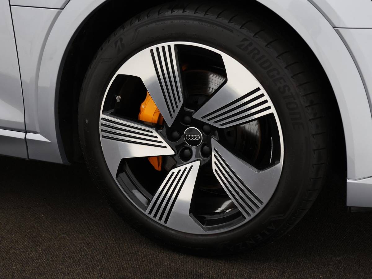 Audi e-tron Audi e-tron Sportback 50 Quattro 313pk S Edition 71 kWh · Panoramadak · 360 Camera · Luchtvering · Virtual Mirrors · Elek. Stoelen · Keyless ·