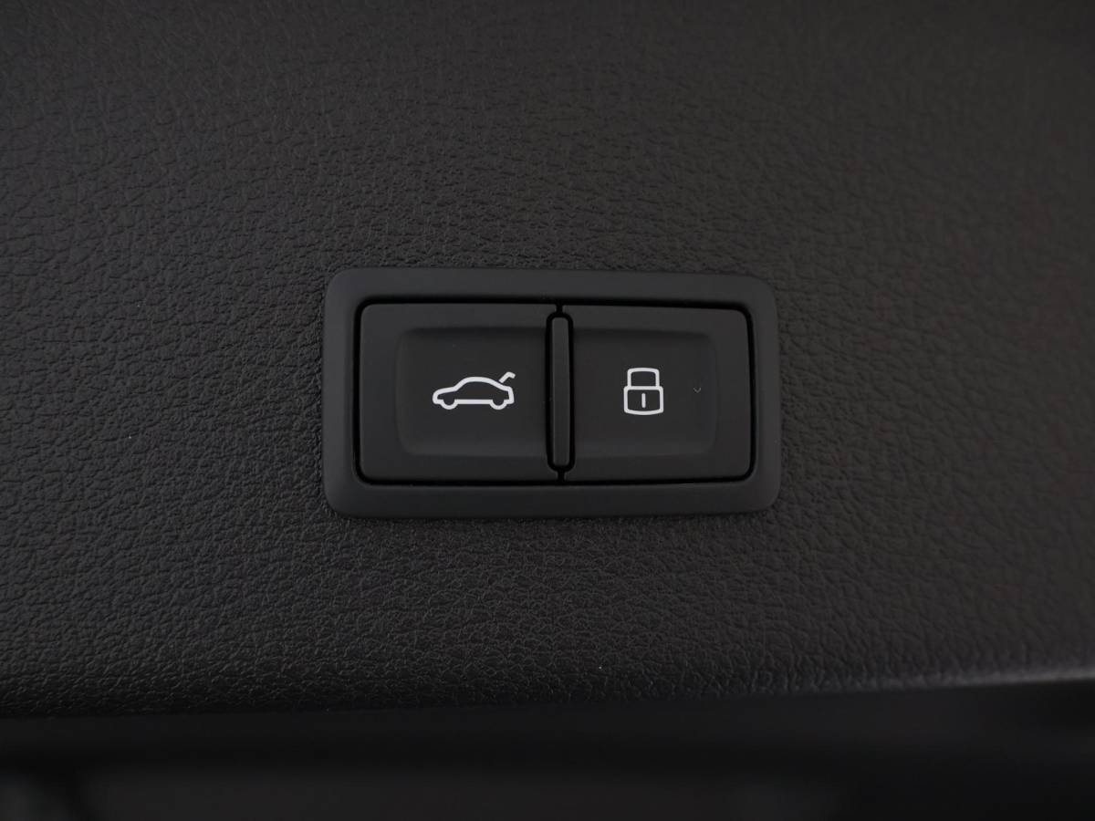 Audi e-tron Audi e-tron Sportback 50 Quattro 313pk S Edition 71 kWh · Panoramadak · 360 Camera · Luchtvering · Virtual Mirrors · Elek. Stoelen · Keyless ·