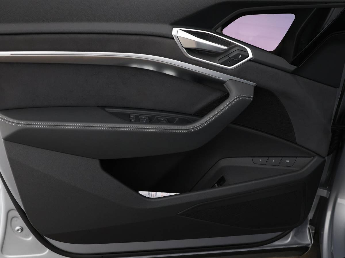 Audi e-tron Audi e-tron Sportback 50 Quattro 313pk S Edition 71 kWh · Panoramadak · 360 Camera · Luchtvering · Virtual Mirrors · Elek. Stoelen · Keyless ·