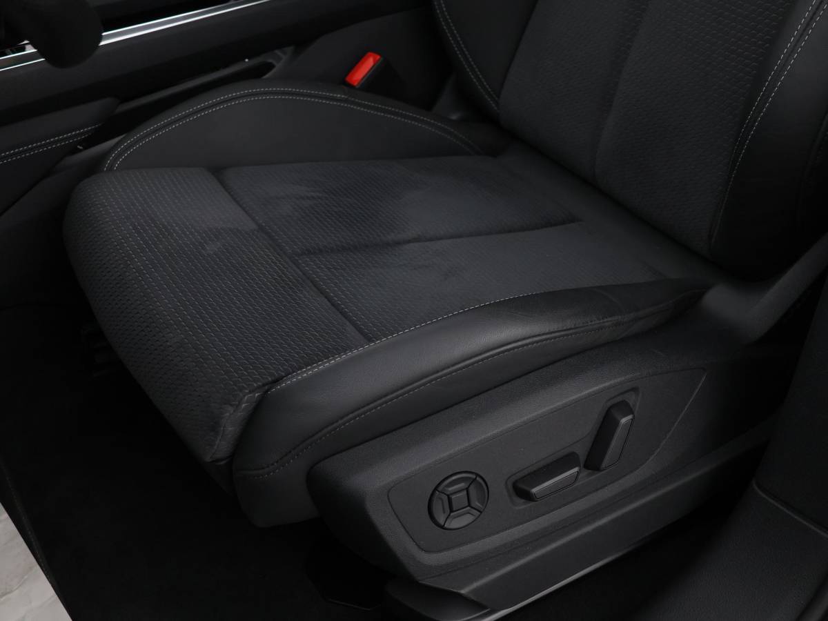 Audi e-tron Audi e-tron Sportback 50 Quattro 313pk S Edition 71 kWh · Panoramadak · 360 Camera · Luchtvering · Virtual Mirrors · Elek. Stoelen · Keyless ·