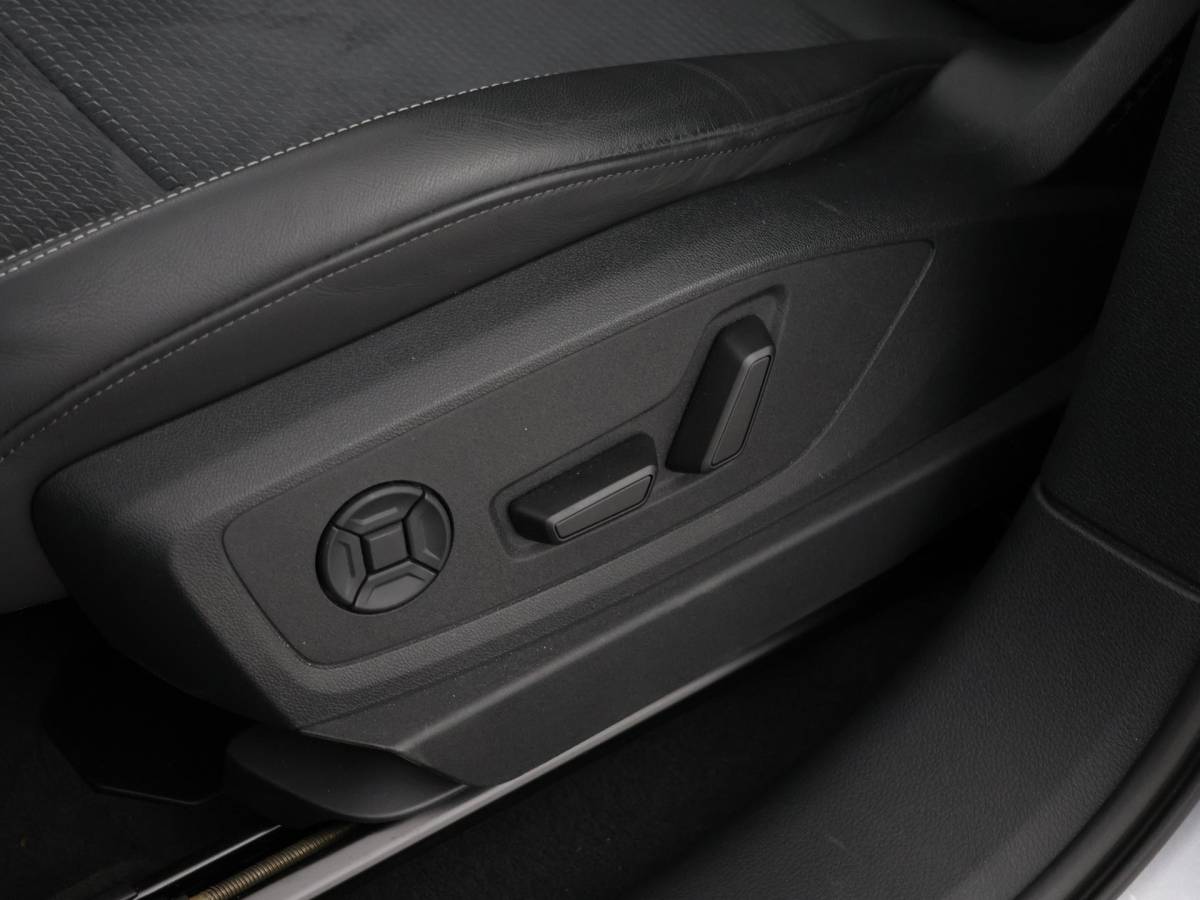 Audi e-tron Audi e-tron Sportback 50 Quattro 313pk S Edition 71 kWh · Panoramadak · 360 Camera · Luchtvering · Virtual Mirrors · Elek. Stoelen · Keyless ·