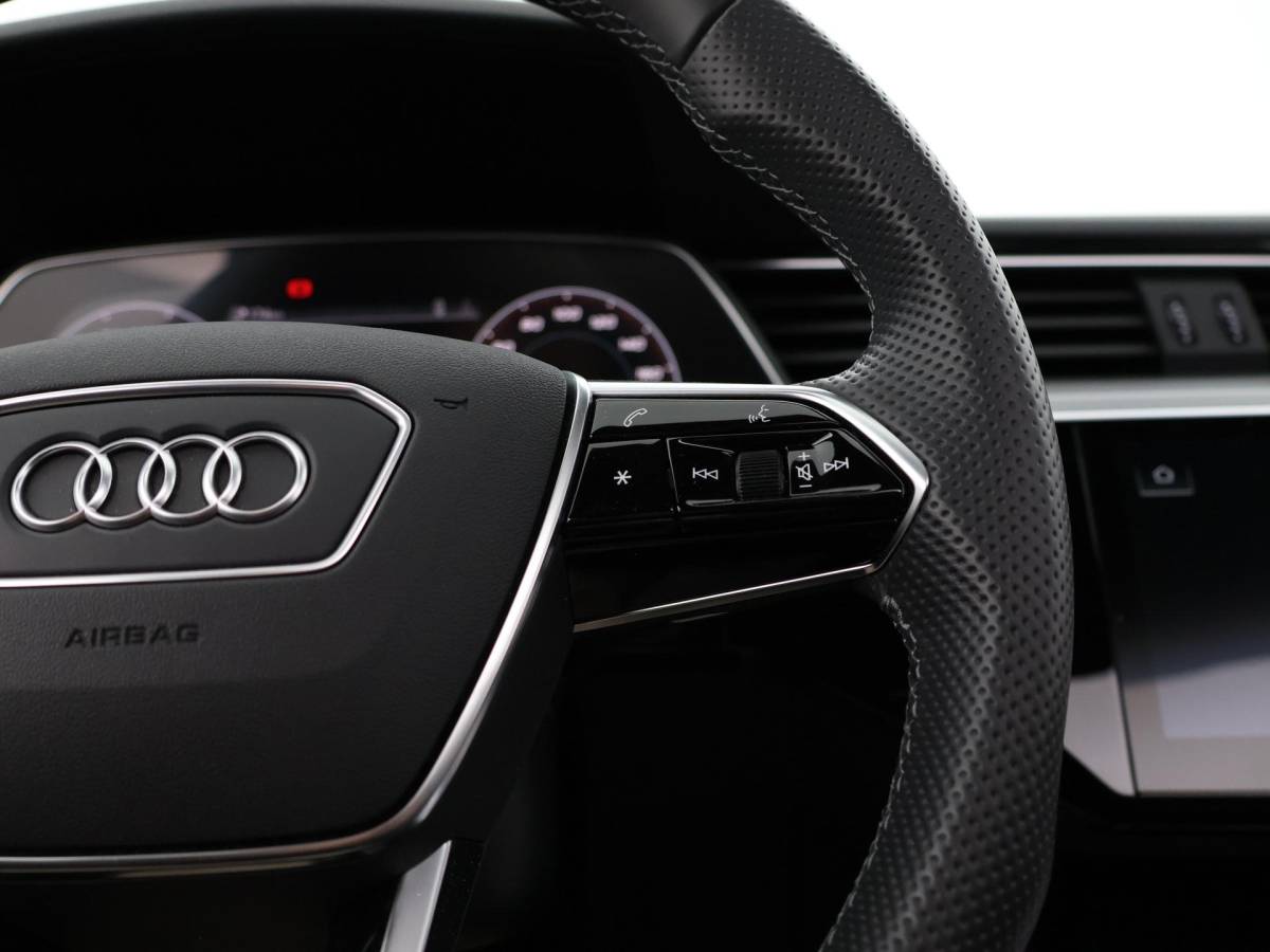 Audi e-tron Audi e-tron Sportback 50 Quattro 313pk S Edition 71 kWh · Panoramadak · 360 Camera · Luchtvering · Virtual Mirrors · Elek. Stoelen · Keyless ·