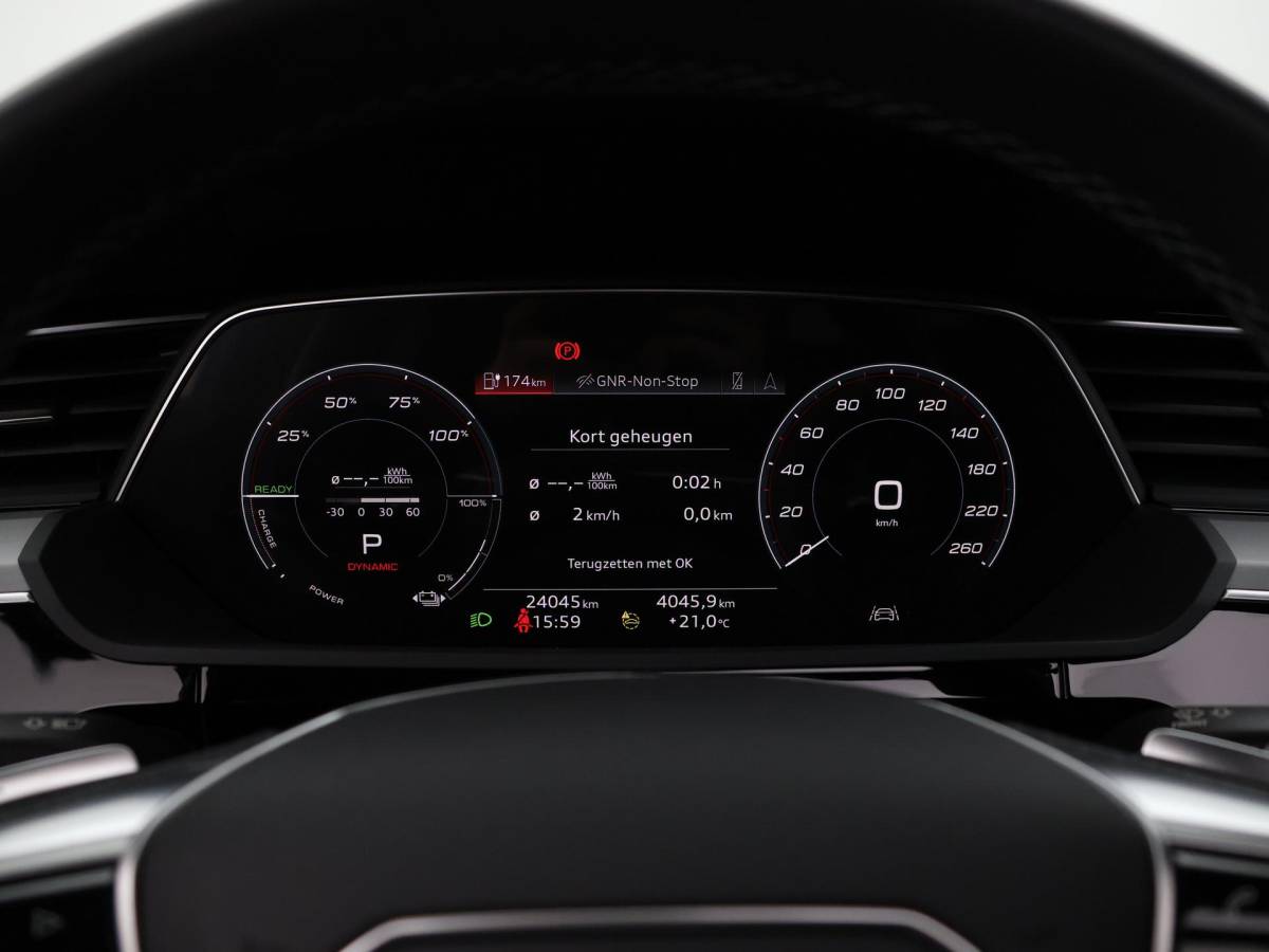 Audi e-tron Audi e-tron Sportback 50 Quattro 313pk S Edition 71 kWh · Panoramadak · 360 Camera · Luchtvering · Virtual Mirrors · Elek. Stoelen · Keyless ·
