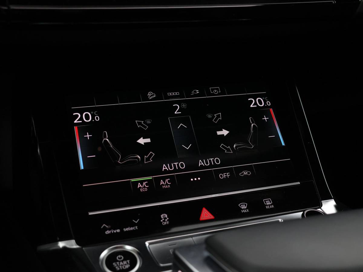 Audi e-tron Audi e-tron Sportback 50 Quattro 313pk S Edition 71 kWh · Panoramadak · 360 Camera · Luchtvering · Virtual Mirrors · Elek. Stoelen · Keyless ·