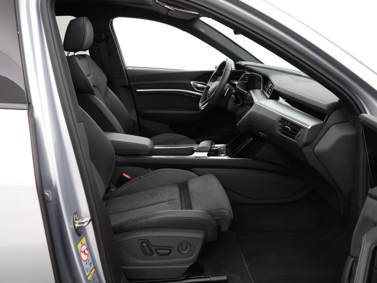 Audi e-tron Audi e-tron Sportback 50 Quattro 313pk S Edition 71 kWh · Panoramadak · 360 Camera · Luchtvering · Virtual Mirrors · Elek. Stoelen · Keyless ·