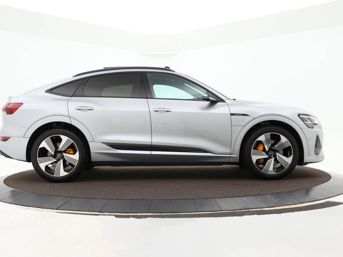 Audi e-tron Audi e-tron Sportback 50 Quattro 313pk S Edition 71 kWh · Panoramadak · 360 Camera · Luchtvering · Virtual Mirrors · Elek. Stoelen · Keyless ·