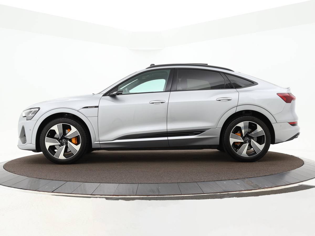 Audi e-tron Audi e-tron Sportback 50 Quattro 313pk S Edition 71 kWh · Panoramadak · 360 Camera · Luchtvering · Virtual Mirrors · Elek. Stoelen · Keyless ·