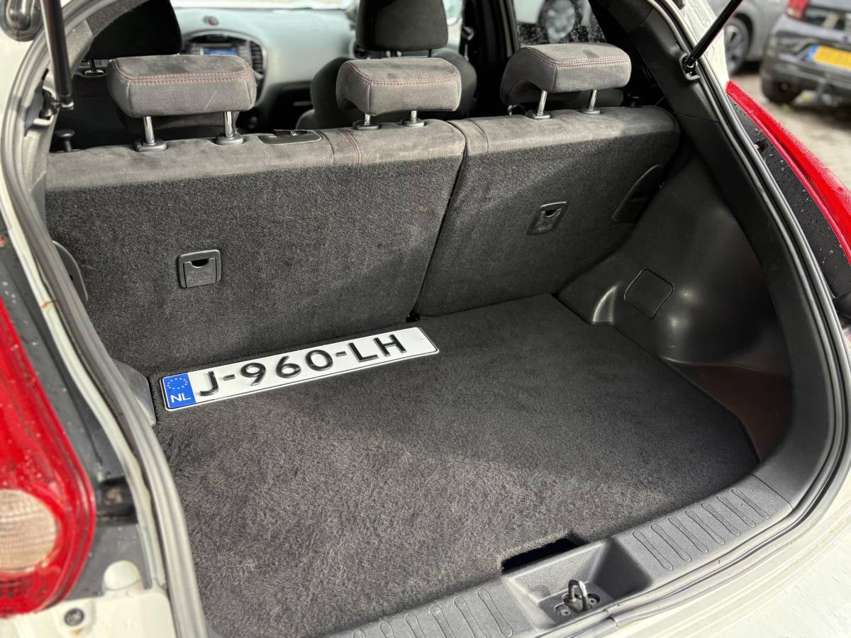 Nissan Juke Nissan Juke 1.6 Turbo NISMO | 200 PK | Achteruitrijcamera | Lichtmetalen velgen | Climate control | Sportstoelen | Keyless entry en start | Extra getint glas | Unieke uitvoering