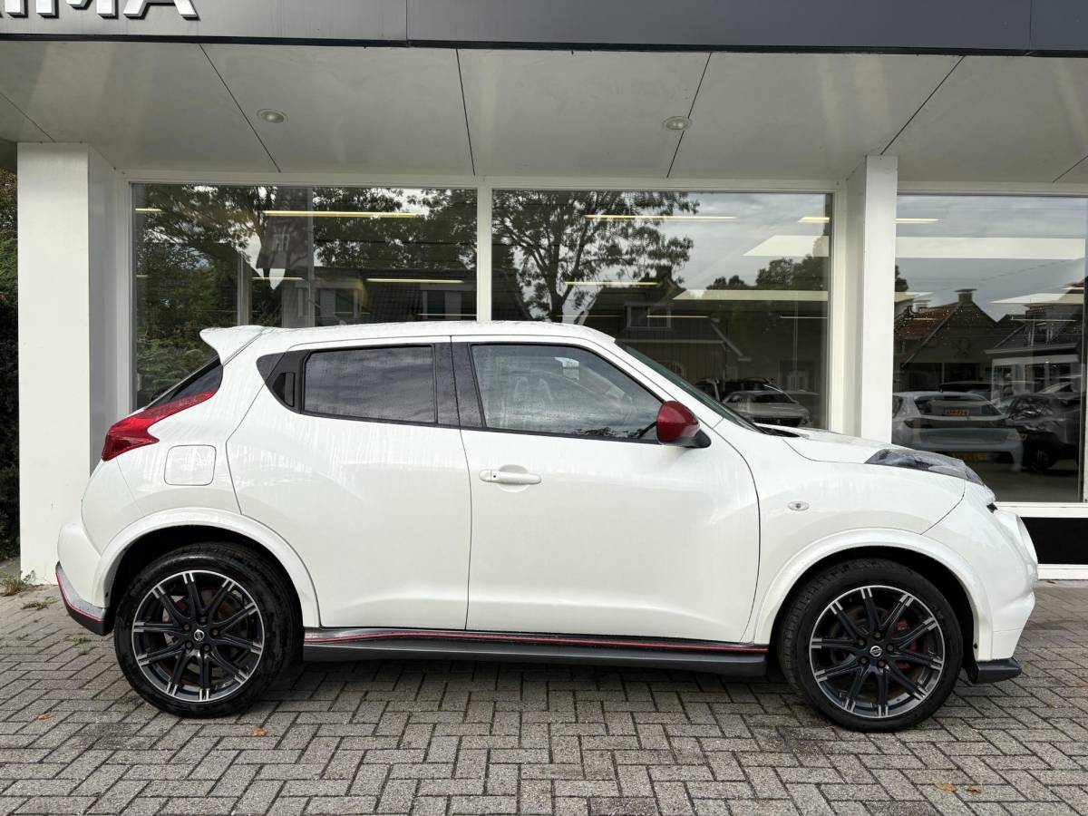 Nissan Juke Nissan Juke 1.6 Turbo NISMO | 200 PK | Achteruitrijcamera | Lichtmetalen velgen | Climate control | Sportstoelen | Keyless entry en start | Extra getint glas | Unieke uitvoering